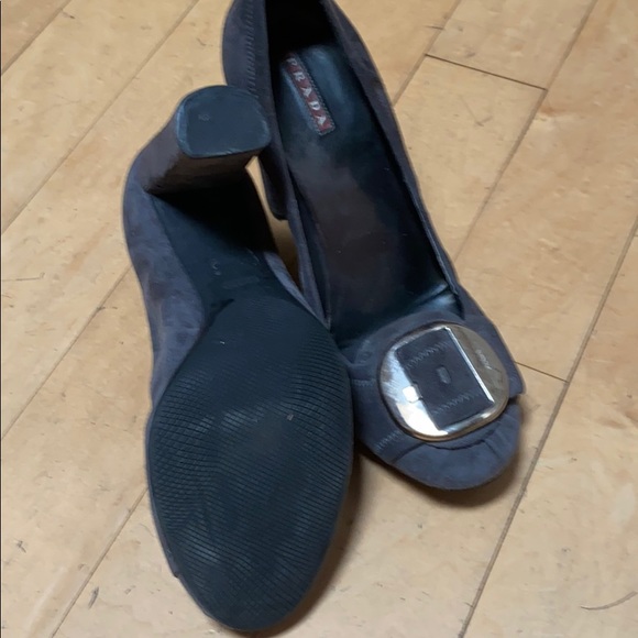 Prada grey suede pump with silver buckle round toe - Picture 3 of 7
